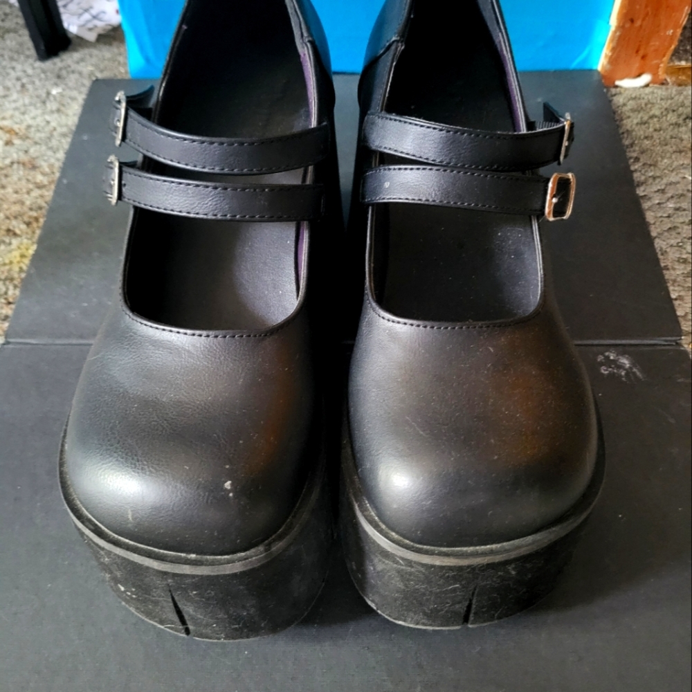 Gothic Platform Shows